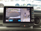 バックカメラの画像です。ガイドラインがスムースな車庫入れをサポートいたします。車庫入れの安心感がアップしますね。