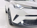 フォグランプ装着車です。暗い夜道の車両前方を明るく照らします