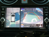 まるで空から見下ろしたかのような映像を映し出すアラウンドモニターだから、車庫入れもラクラクです!