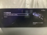 カメラが車線を認識してはみ出しそうになるとステアリングアシストが介入するレーン・キープ・アシストシステムを装備しております。お好みで作動・非作動の設定も可能です。