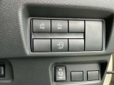両側電動スライドドアです!車内や、インテリジェントキーからの開閉や、ドアハンドルに付いたスイッチを押すだけでワンタッチでドアの開閉が可能です。足で電動スライドドアを開閉も出来ますよ!!