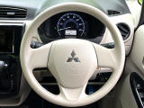 インテリアに合わせたデザインのステアリングは、運転される方のことも考え、運転しやすい形状、大きさです。是非一度、実際に触ってお確かめください。