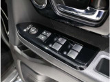 パワーウインドは運転席のみAUTO機能付き