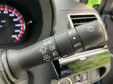 操作しやすいウインカーレバーで、安全な車線変更をサポート。直感的に操作できるので、運転に集中できます。快適な運転体験を。