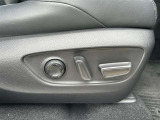 パワーシート搭載。微妙な調整が手軽にでき、最適なポジションで運転することが可能です。