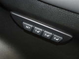 運転席のパワーシートは3名様分までメモリー機能付きです。
