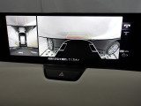 狭い場所での駐車やすれ違いなどでより的確な運転操作に役立つ360&deg;ビューモニターが装備されています。