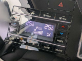 運転席と助手席で独立して温度設定が可能なフルオートエアコン。プラズマクラスター機能も備え、車内を快適かつ清潔な空間に保ちます