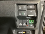 パワースライドドアの開閉はスマートキーのリモコンやドアノブは勿論、運転席側のスイッチ操作でも開閉ができ、安全・簡単です。