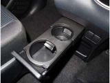 スライド式【カップホルダー】です。使う時だけ引き出し使うので普段は飛び出しも無くすっきり!!