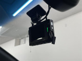 【ドライブレコーダー】映像・音声などを記録する車載装置です。もしもの事故の際の記録はもちろん、旅行の際の思い出としてドライブの映像を楽しむこともできます。