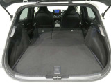 U-Carの販売だけでなく自動車保険、携帯電話の販売も行っております。