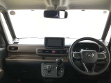 見通しのよいすっきりとした視界で、誰でも運転しやすいです。運転のしやすさは疲れにくさにも繋がりますよ♪