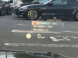 人気のヘッドアップディスプレイ!現在の車速、ナビゲーション・システムによるルート案内の矢印表示、チェック・コントロール、前車接近警告など、さまざまな情報をドライバーの視界内に直接表示いたします!