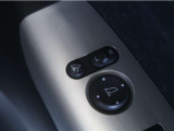 電動格納&ミラー角度調整機能付きです。