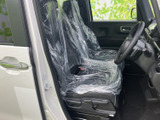 座り心地の良いシートが、ドライバーを優しく包み込みます。運転しやすいポジションで、快適なドライブをサポートします。