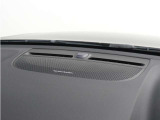 【harman/kardon】世界のオーディオファン垂涎のプレミアムサウンドシステムを搭載。原音に近い音場空間を忠実に再現。乗る人すべてに最良の音響体験を提供します。