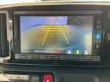 【バックカメラ】運転が苦手な方も車庫入れラクラクです!ギアをリバースに入れれば自動的に切り換わりますので、面倒な操作は不要です♪狭い駐車場もお車を傷つけず安心ですね!