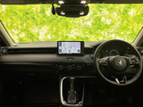 運転席からの視界は良好で、運転に集中できます。操作系の配置も考え抜かれており、快適なドライビングをサポートします。広々とした空間です。