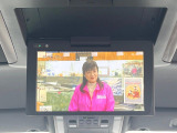 【フリップダウンモニター】大画面モニターで後席でもエンタメをお楽しみいただけます。小さなお子様にも大人気の装備です♪