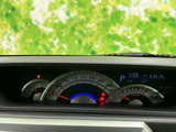 視認性の高いメーター類で、運転状況を正確に把握。必要な情報を一目で確認でき、安全運転をサポートします。落ち着いたデザインも魅力です。