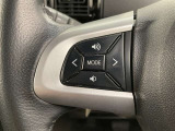 運転中、オーディオの操作をしてて、ハッとしたことはありませんか?ステアリングスイッチは、運転中でもハンドルでオーディオの操作が可能です。安全なドライブをサポートします。