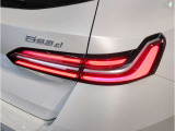 BMWの伝統の丸目4灯ヘッドライトでございます。LEDライトで視認性もよく明るく安全性の向上につながります。