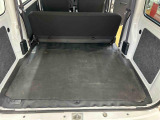 後部座席使用時でも十分なスペースがありさまざまな荷物に対応します。