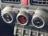 【オートエアコン】一度お好みの温度に設定すれば、車内の温度を検知し風量や温度を自動で調整。暑い&hellip;寒い&hellip;と何度もスイッチ操作をする必要はありません。快適な車内空間には必須の機能ですね♪