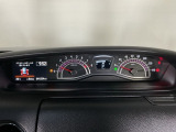 メーターの横に液晶カラーディスプレーを装備。航続可能距離等の情報やHonda SENSINGの注意・警告を表示します!