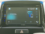 快適なドライブをサポートする、使いやすい機能が充実しています。Bluetooth接続でスマホとの連携もスムーズで、音楽や地図も楽しめます。