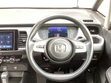 ステアリングスイッチでオーディオ各種操作が可能で、運転に集中できます。安心・安全・快適なドライブをお楽しみいただけます。