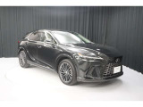 LEDヘッドランプにはアダプティブハイビームシステム「AHS」を採用。光検出カメラで車両検出をし、先行車や対向車に直接ハイビームを当てないように部分遮光します。