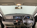 【前方視界】開放的な前方視界!運転がしやすく疲れにくいです♪窓が大きく、見通しがとっても良いおクルマですよ♪