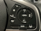 【アダプティブ・クルーズ・コントロール】予め設定した車速内でクルマが自動的に加減速。 前走車との適切な車間距離を維持しながら追従走行し、高速道路でのドライバーの疲労を軽減してくれる嬉しい機能付♪