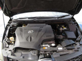 2.3L直噴ターボエンジンを搭載。低回転域から力強いトルクを発揮し、高速道路や登坂路でも余裕を感じられる走りが魅力のパワーユニットです。