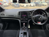 フランス車ならではのオシャレな内装がオススメです!