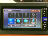 お気に入りの音楽やラジオを快適に楽しめます。ドライブ中のひとときをより豊かに演出してくれるでしょう。