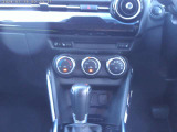 フルオートエアコンですので車内の温度管理も簡単に行えて快適です^^