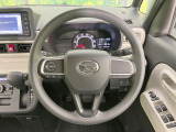 インテリアに合わせたデザインのステアリングは、運転される方のことも考え、運転しやすい形状、大きさです。是非一度、実際に触ってお確かめください。