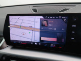 【純正ナビゲーション】BMWのナビゲーションは操作性も良く、詳細な地図情報と交通状況を見やすく表示し、快適なドライビングをサポートしながら目的地までナビゲートします。