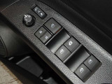 電動格納式ドアミラー・パワーウインドウを装備しています。