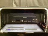 ディスプレイオープンで音楽CD、DVDビデオも視聴可能です。