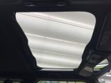 【ガラスルーフ】ガラスルーフ搭載で車内の解放感が一気にアップ!開放的なドライブをお楽しみいただけます。