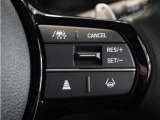 ◆アダプティブクルーズコントロール◆予め設定した車速内でクルマが自動的に加減速。前走車との適切な車間距離を維持しながら追従走行します。【LKAS】車線維持支援システムでステアリング操作を支援。