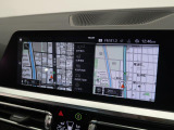 【純正ナビゲーション】BMWのナビゲーションは操作性も良く、詳細な地図情報と交通状況を見やすく表示し、快適なドライビングをサポートしながら目的地までナビゲートします。