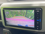 【バックカメラ】駐車時に後方がリアルタイム映像で確認できます。大型商業施設や立体駐車場での駐車時や、夜間のバック時に大活躍!運転スキルに関わらず、今や必須となった装備のひとつです!