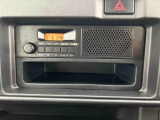 AM/FM対応ラジオデッキ装備。ラジオを聴きながら、運転中もリラックス!