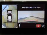 パノラミックビューモニター付きです。車両を上から見たような映像をディスプレイオーディオ画面に表示。運転席からの目視だけでは見にくい、車両周辺の状況をリアルタイムでしっかり確認できます。