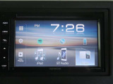 ディスプレイオーディオを装備。スマートフォンと車を繋ぐことで、これまでのナビに加えて色々なサービスが楽しめます。